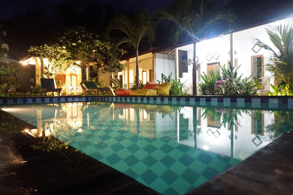 Nyoman Guesthouse And Grill Нуса-Лембонган Экстерьер фото