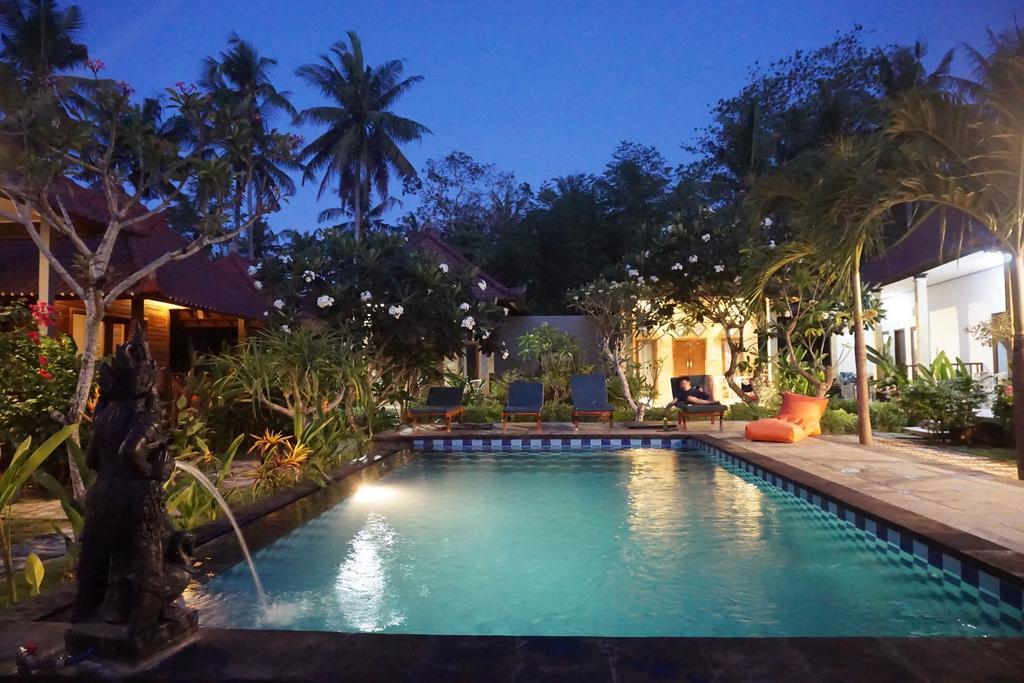 Nyoman Guesthouse And Grill Нуса-Лембонган Экстерьер фото