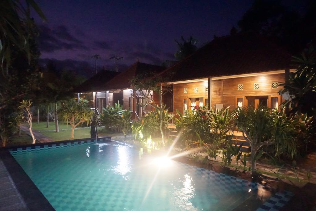 Nyoman Guesthouse And Grill Нуса-Лембонган Экстерьер фото